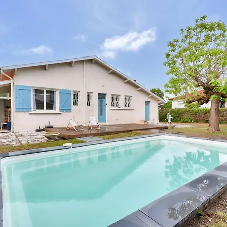 Oasis A Swimming Pool & Garden *