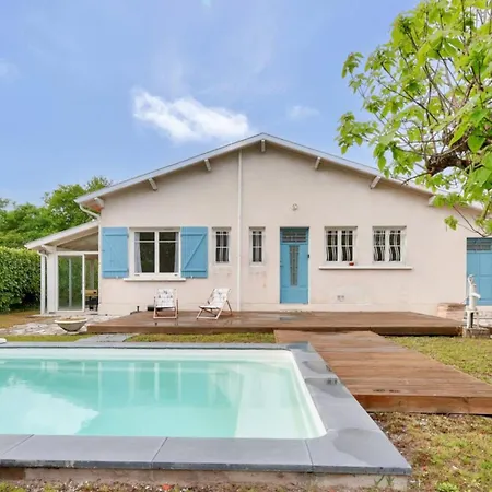 Oasis A Swimming Pool & Garden
