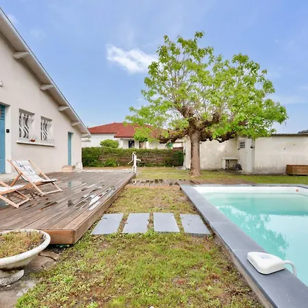Dom wakacyjny Oasis A Swimming Pool & Garden *